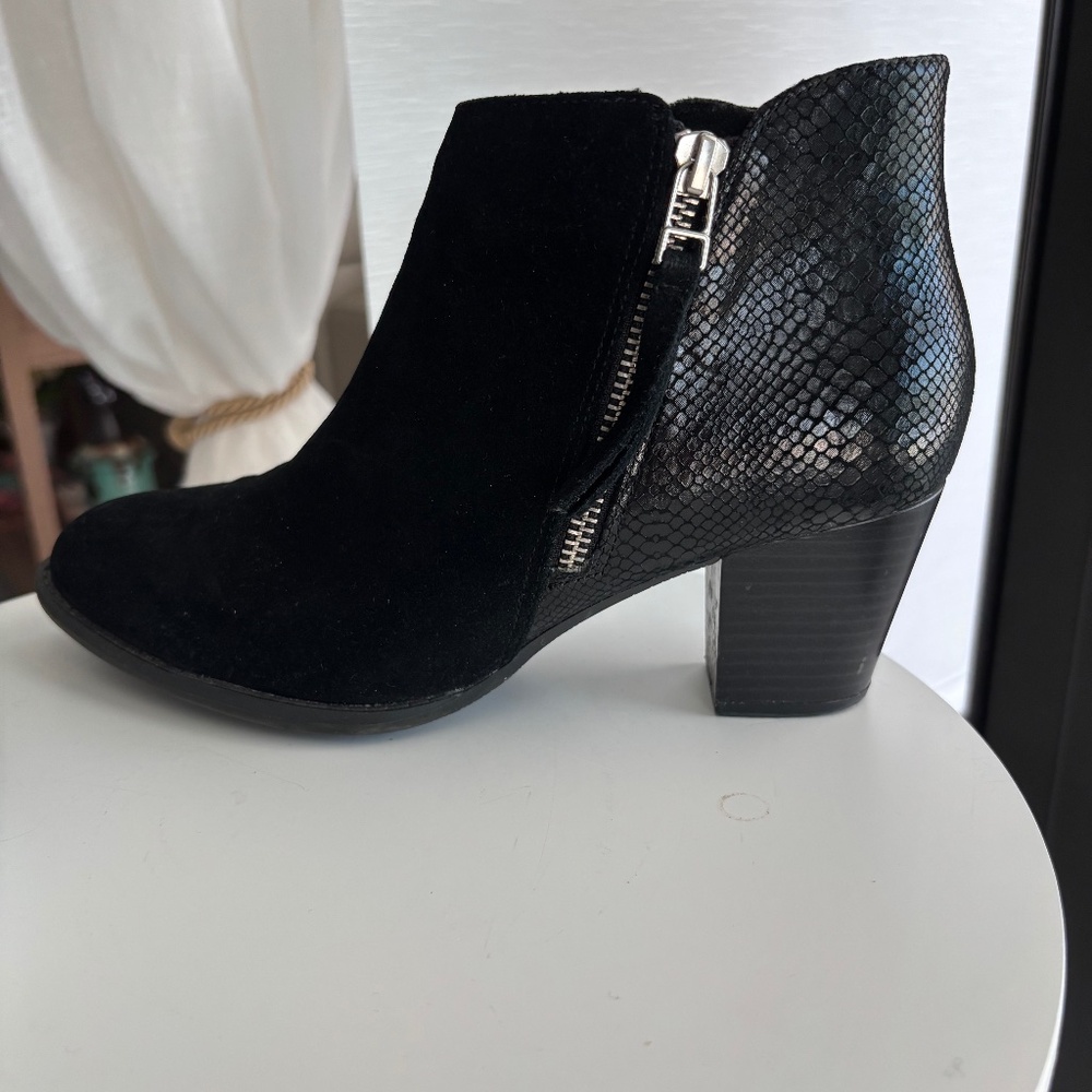 Vionic Black Suede and Snakeskin Booties Sz 8